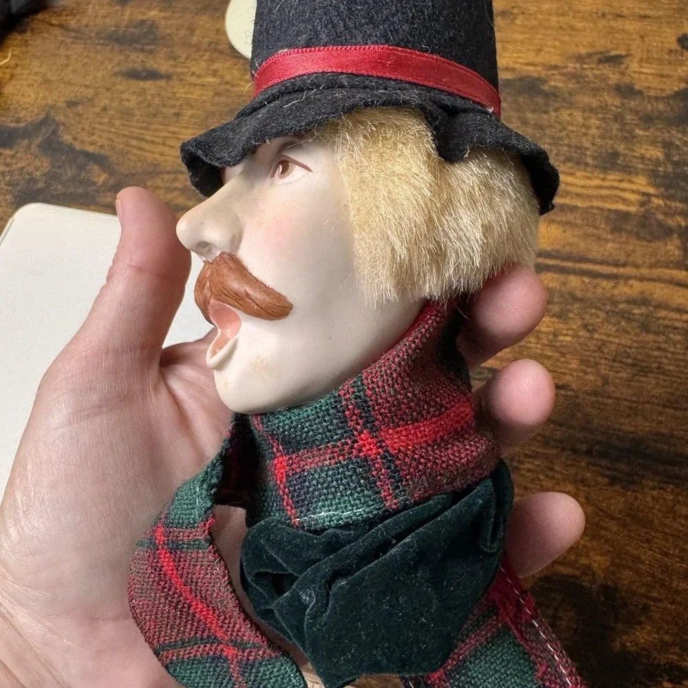 Vintage‎ Victorian Caroler Head Christmas Ornament Top Hat Plaid Scarf Singing